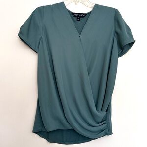 🔸Montgomery Post Women’s Elegant Teal Wrap Blouse
